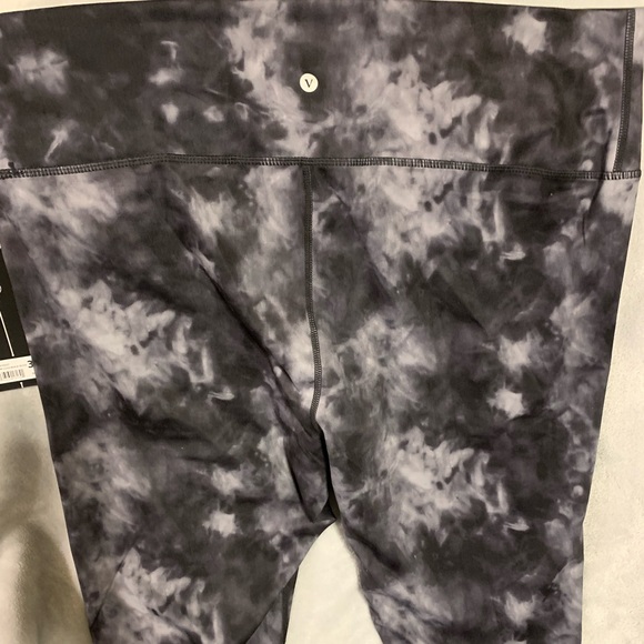 Velocity Leggings - Picture 2 of 7